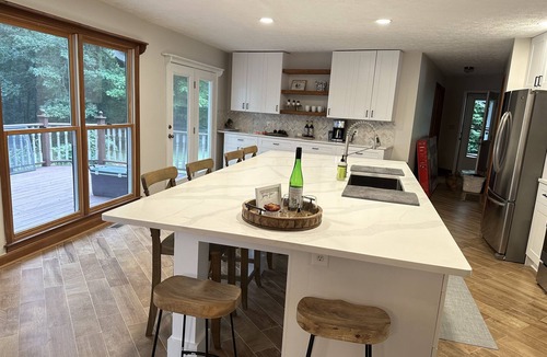 Sharps Chapel House | Breathtaking Waterfront Retreat, Private Docks, 12 guests, King Bed.