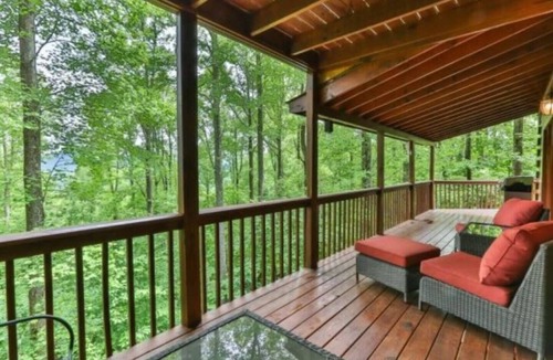 Walnut Mountain Cabin | Breezy Bear, Ellijay, Ga