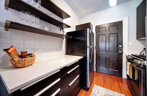 Charlotte Condo | Bright 1BR Historic Elizabeth Apartment | King Bed | Ground Floor Ease