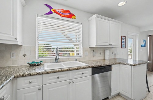 Toilla Segunda House | Bright & Airy Beach Home Just One Block to Beach Access w/Pool!