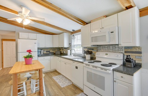 Byrdstown House | Bright Byrdstown Home w/Views of Dale Hollow Lake