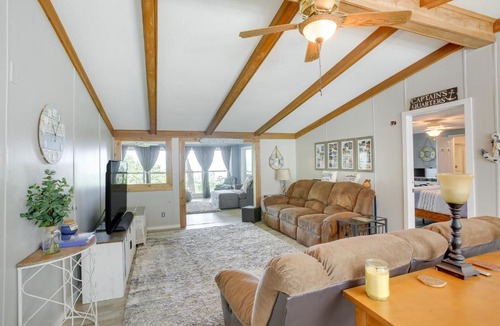 Byrdstown House | Bright Byrdstown Home w/Views of Dale Hollow Lake