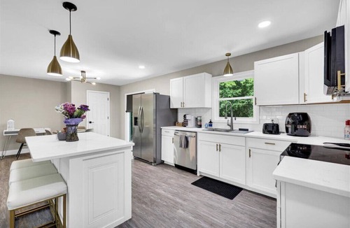 Wilmington House | Bright & Cozy 3BR Escape/2 Baths/Sleeps8/Prime Location