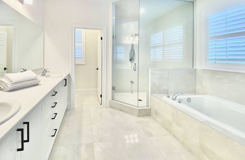 Springwater House | Bright, modern, spacious home with fireplace, near gorgeous lakes & skiing