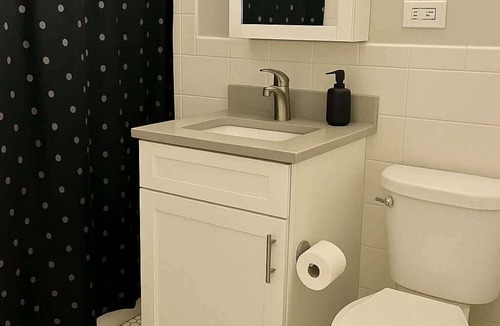 Hyde Park Apartment | Bright & Spacious 2BR– Prime Hyde Park Location