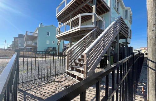 North Topsail Beach House | Brim of Beachfront Fenced Ocean View 2 Kings, 1 Queen & 4 Twin