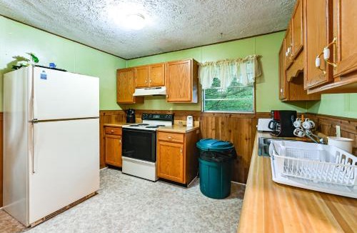 Manchester Apartment | Bring Your Pets! Walkable Retreat in Manchester