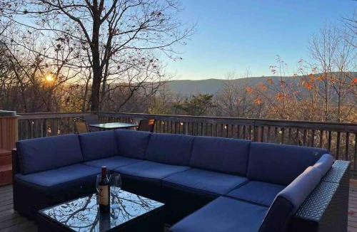 Mount Jackson Ski Chalet | Bryce MTN Views - Hot Tub - Theater - Games - Sleeps 14
