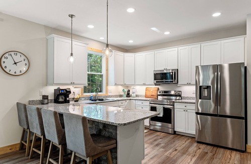 Basye House | Bryce Resort : Modern Lux, Hot Tub, Fire Pit, Mountain Views, and EV : New Home