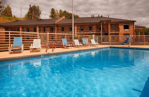 Mount Airy Hotel | Bryson Inn