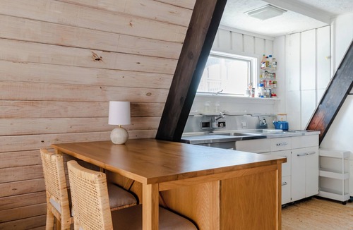 Wimble Shores House | Bubba's Cottage, Charming Oceanfront A-frame 2-min walk over dunes to beach