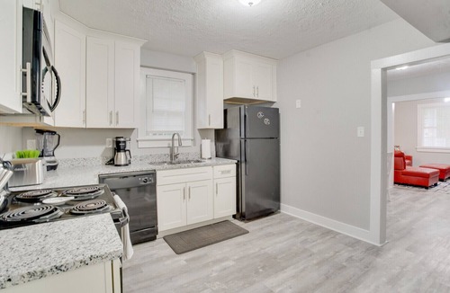 Buckroe Beach House | Buckroe Beach Hideaway - Walk to the Beach!