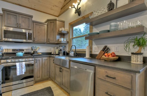 Foxfire Estates Cabin | BUDDHA BLUE RIDGE DREAMCATCHER ~ 2Bd 2Bth Brand New Custom Cabin 2 miles to town
