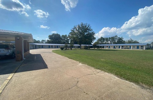 Alma Hotel | Budget inn