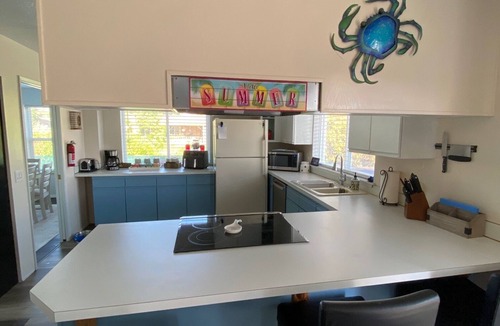 Long Beach House | Bugsy's By the Beach ~ Hot Tub, Hammock Station & A/C