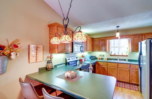 Sloans Valley House | Burnside Resort Cabin w/Hot Tub & Outdoor Spots!