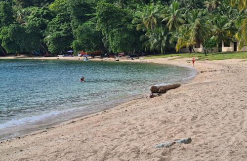 Isla Grande House | Cabaña La Punta