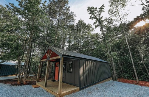 Hartwell RV Rental | Cabin #5: One bedroom with full kitchen and a large gravel parking pad beside the cabin for easy boat or trailer storage.