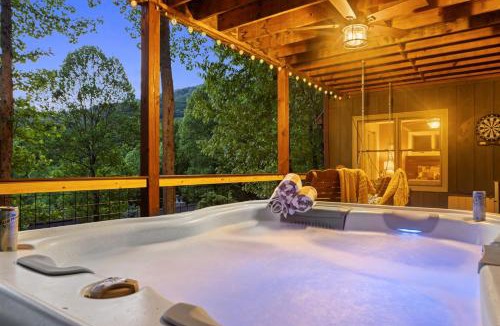 Maggie Valley House | Cabin At Maggie Valley Golf Club, Hot Tub, Firepit