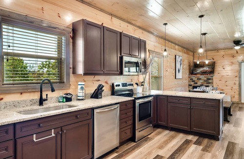Sevierville Cabin | Cabin Bliss | Hot Tub, Games & Scenic Yard Escape
