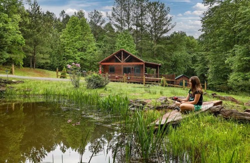 Murphy Cabin | Cabin Blue Ridge-Murphy area, fast wifi, dog & family friendly, trail & hot tub!