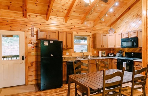 Primrose Cabin | Cabin, Ensuite Bedrooms, Hot Tub, Firepit, Woods