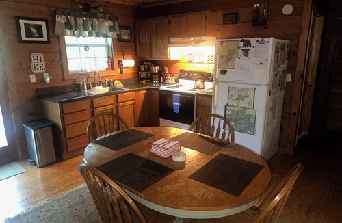 Jamestown Cabin | Cabin in the Big South Fork/Pickett State Park Area.