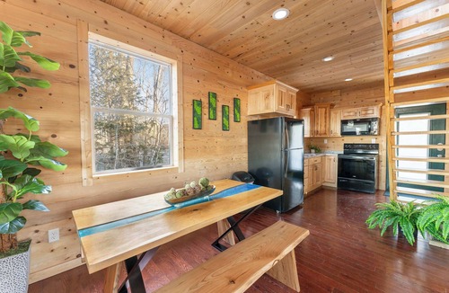 South Pittsburg Cabin | Cabin in the Sky with an outdoor kitchen!