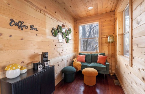 South Pittsburg Cabin | Cabin in the Sky with an outdoor kitchen!