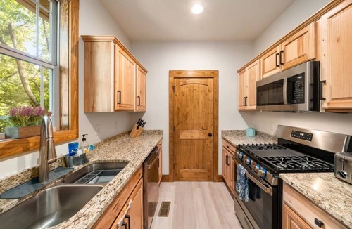 Lake Lure House | Cabin: Newly Built, Amazing Lake&Mtn Views, Gas Fire Pit, Hot Tub, Fully Stocked, New Appliances, 3 King Beds, 1 Floor