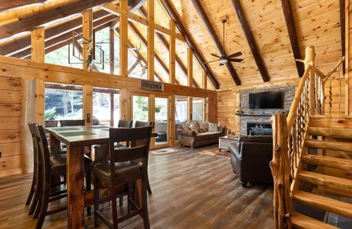 Rogers House | Cabin of Freedom Falls -Private Waterfall Hot Tub- Secluded & Luxury Log Cabin Retreat