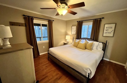 Tigerville Cabin | Cabin Retreat near Blueridge Mountains, scenic highway