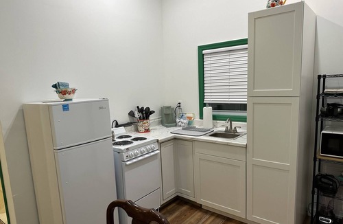 Wildwood Cabin | Cabin-View of woods-Private deck-15 mins to Chattanooga-Hiking