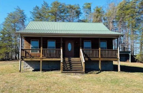 Deer Lodge Cabin | Cabin with private pond. A peaceful escape