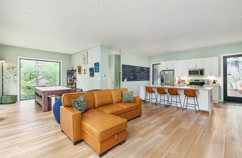 Mount Jackson House | Cabin with Sauna, EV, Pool Table, Bryce Resort, Lake Laura