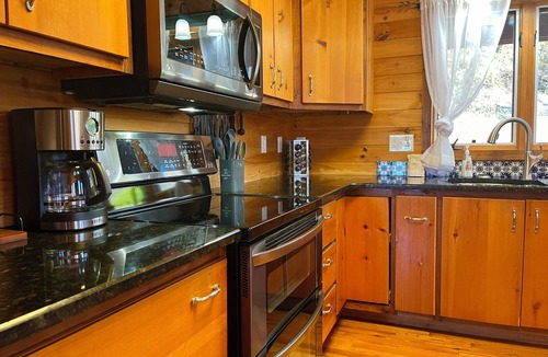 Boone Cabin | Cabin with Views, Foosball, Hot tub, minutes from Boone!