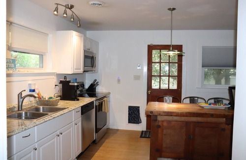 Wilmington Beach Cottage | Caicos Cottage! Fenced yd for dogs, Park 3 cars. Golf Cart charger.