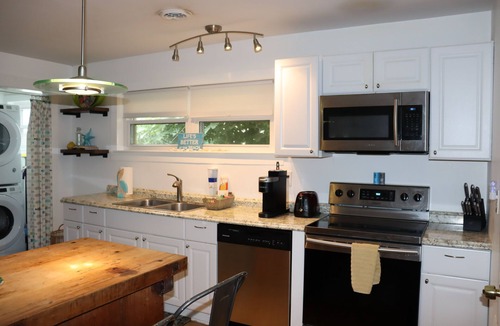 Wilmington Beach Cottage | Caicos Cottage! Fenced yd for dogs, Park 3 cars. Golf Cart charger.