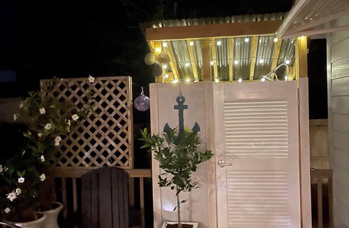 Morehead City House | Calm Tide on Ann Street, mid century modern. Walk to downtown. No pets.