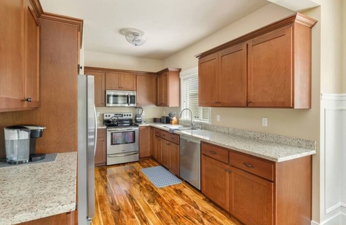 Enumclaw House | Camp Claw. AC, Garage Parking, Wash&Dry, Basecamp for Rainier, Crystal, Seattle