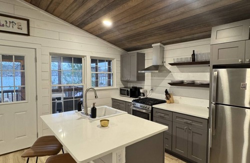Centre House | Can`t Beat Fun Cabin on Weiss Lake