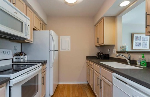 North Capitol Apartment | Captain's Quarters Riverfront #1