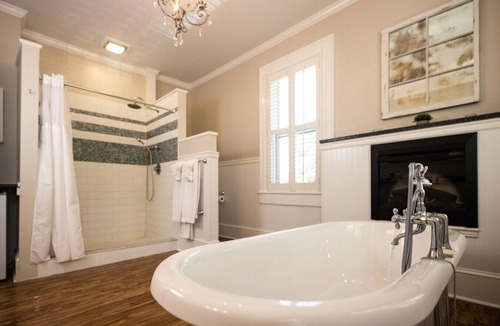 Edenton Bed & Breakfast | Captain’s Quarters Inn Downtown Edenton King Bed 2nd Floor