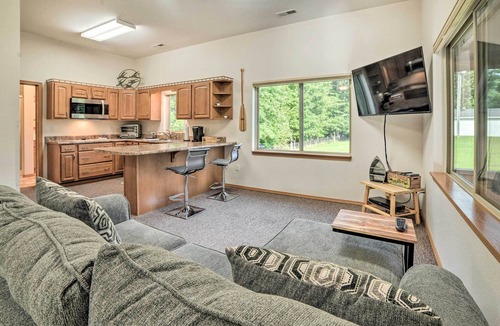 Kuttawa Cabin | Captivating Kuttawa Retreat w/ Outdoor Dining