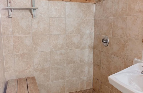 Rockbridge Cabin | Cardinal Rustic Cabin - The Cardinal Cabin rates are based on 4 guests, maximum of 6 guests.