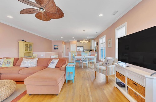 North Carolina Coast House | 🌊Carolina Hugs-1 Block from Beach-Spacious Decks-10BR🌊