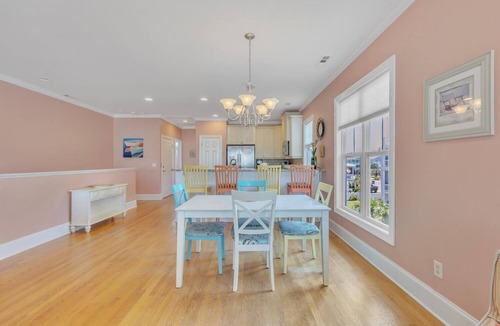 North Carolina Coast House | 🌊Carolina Hugs-1 Block from Beach-Spacious Decks-10BR🌊