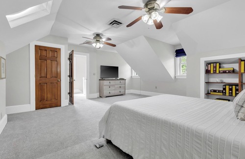 Roanoke Bed & Breakfast | Carriage House Historic and Modern in the Grandin Village