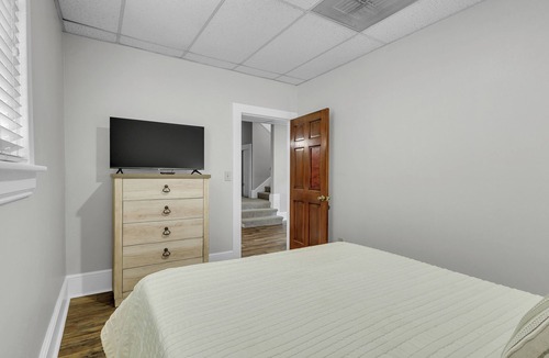 Roanoke Bed & Breakfast | Carriage House Historic and Modern in the Grandin Village