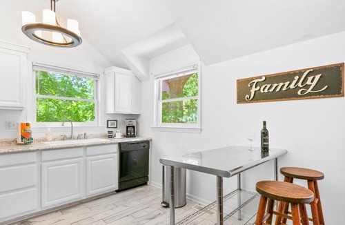 Royal Pines House | Carriage House on Historic Inn Property